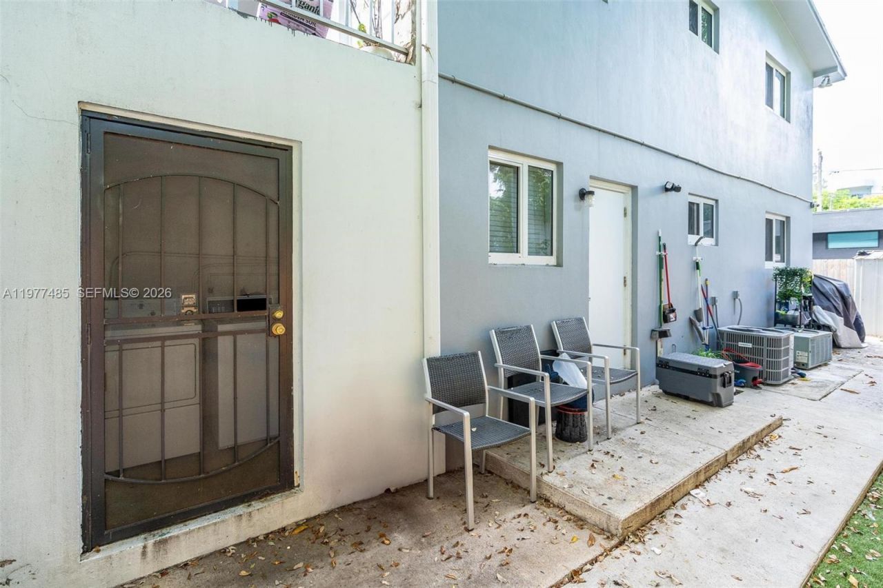 661 NE 61st St , Miami, FL 33137 Photo