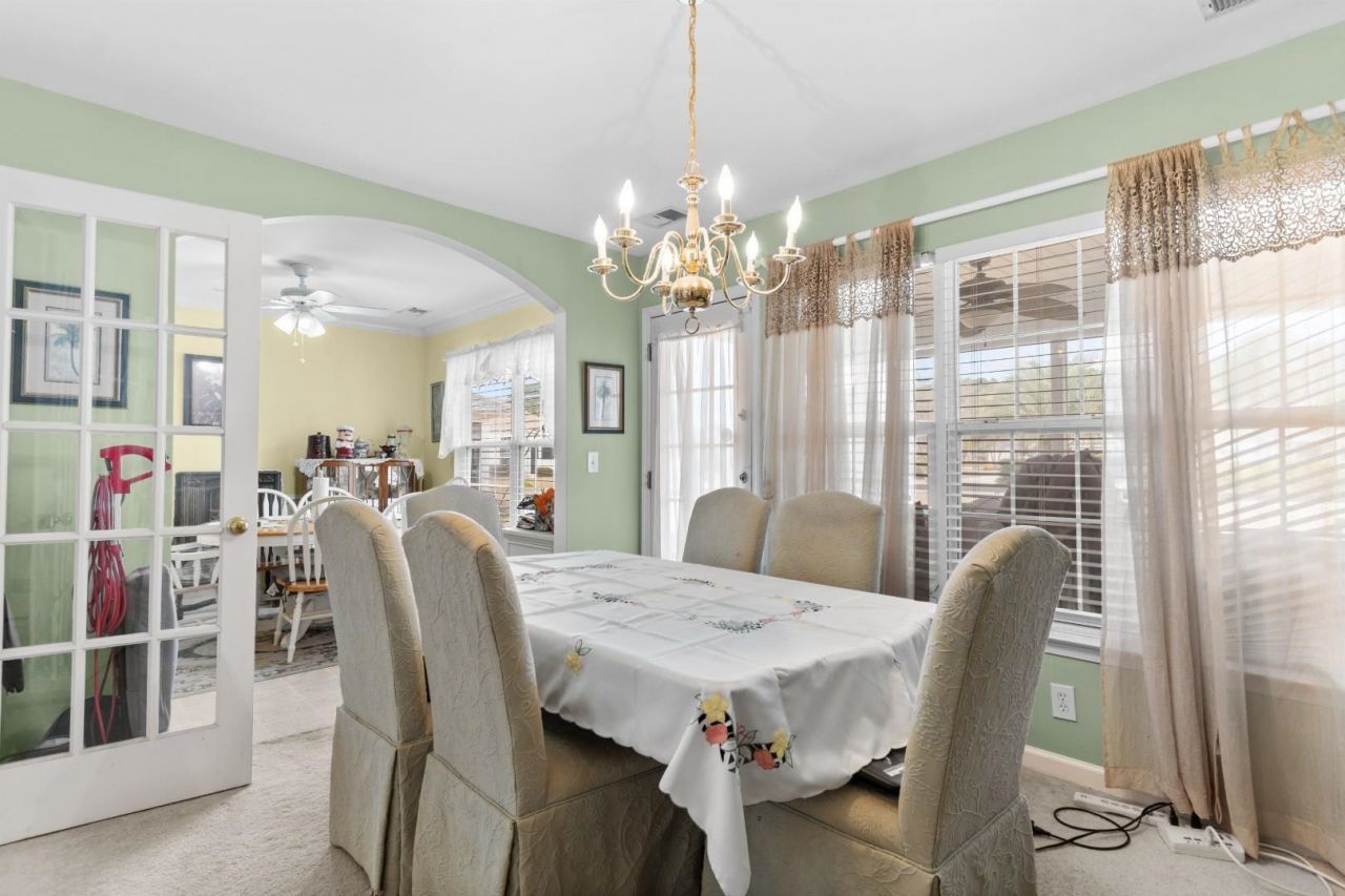 146 Seville Dr. Photo 10