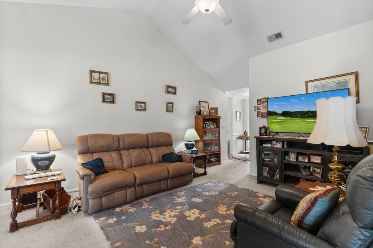 146 Seville Dr. Photo 13