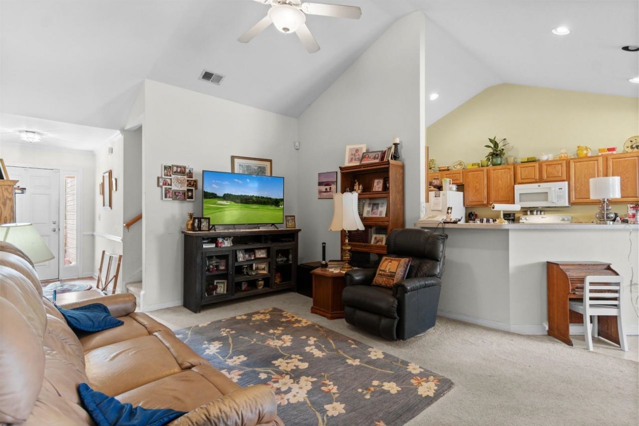 146 Seville Dr. Photo 14