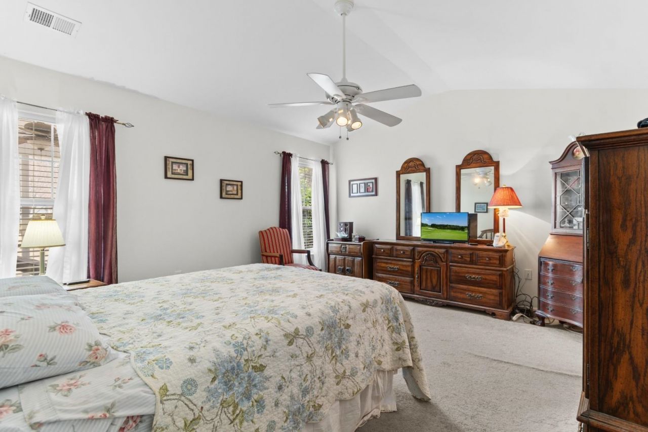 146 Seville Dr. Photo 15