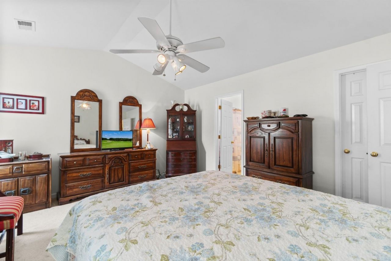 146 Seville Dr. Photo 17