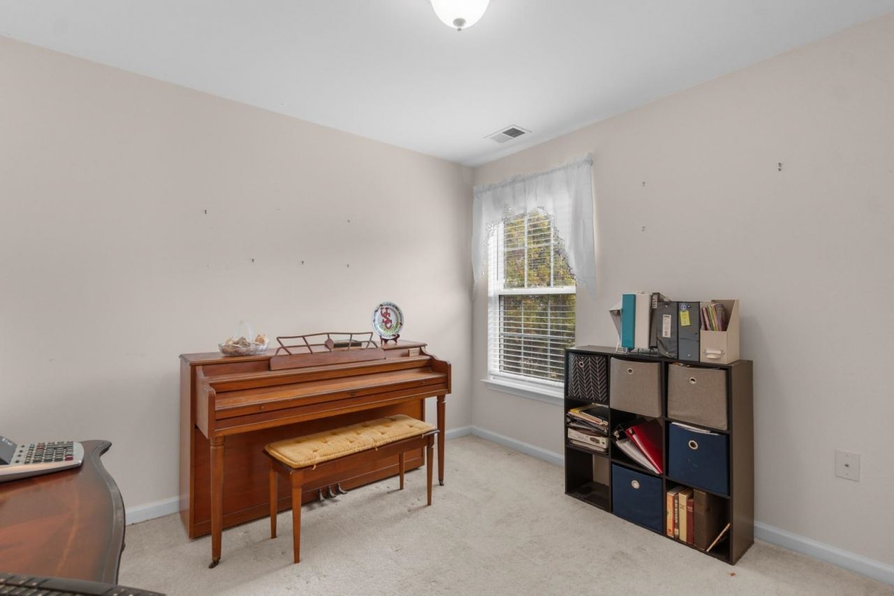 146 Seville Dr. Photo 19