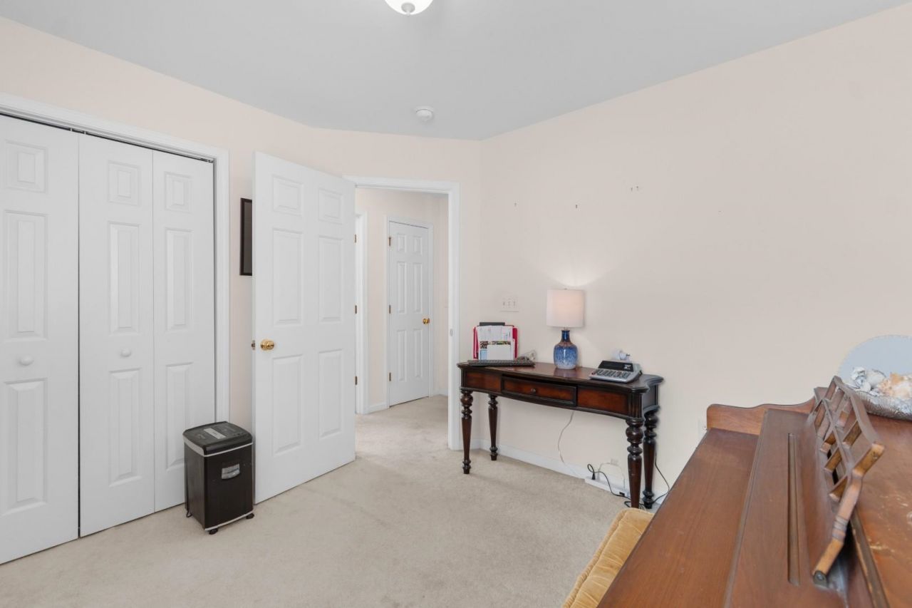 146 Seville Dr. Photo 20