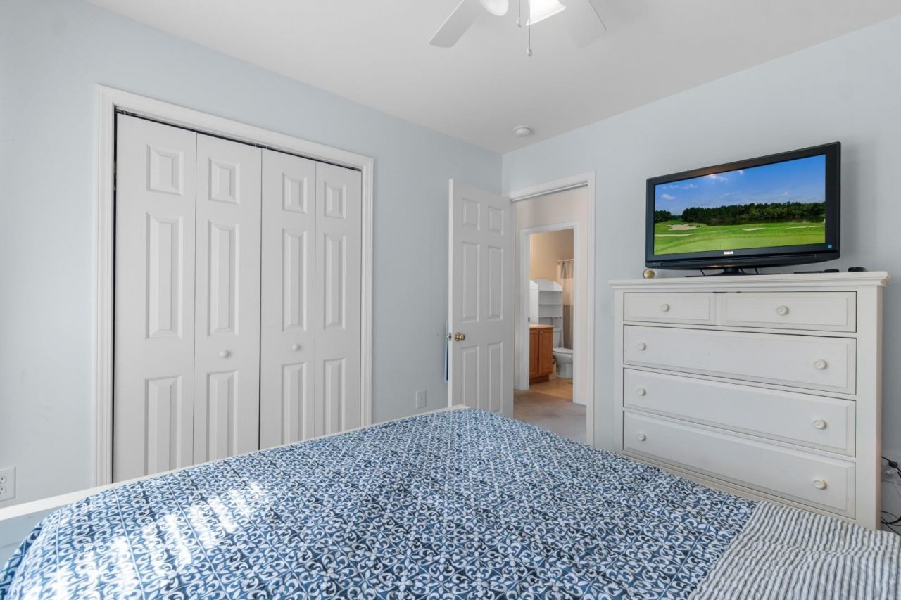 146 Seville Dr. Photo 24