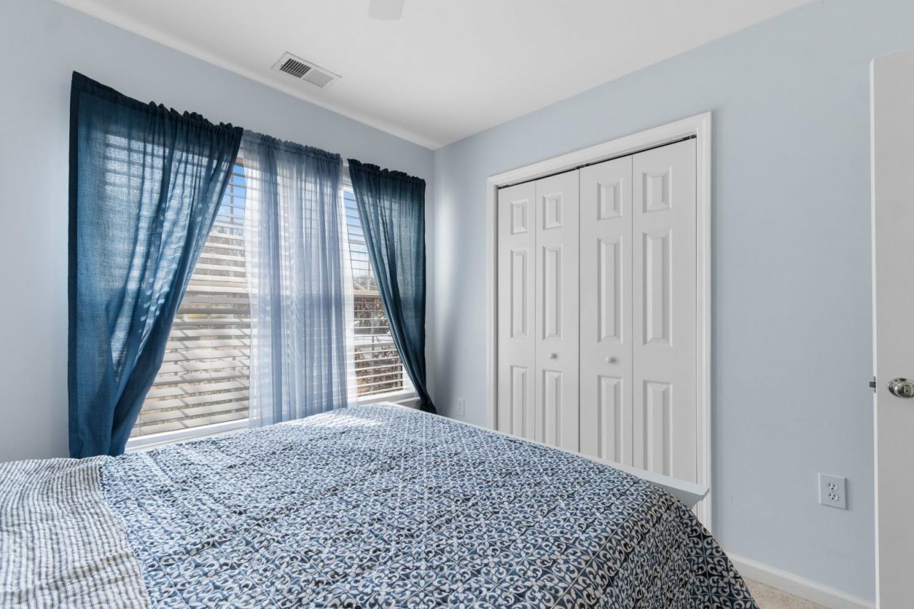 146 Seville Dr. Photo 25