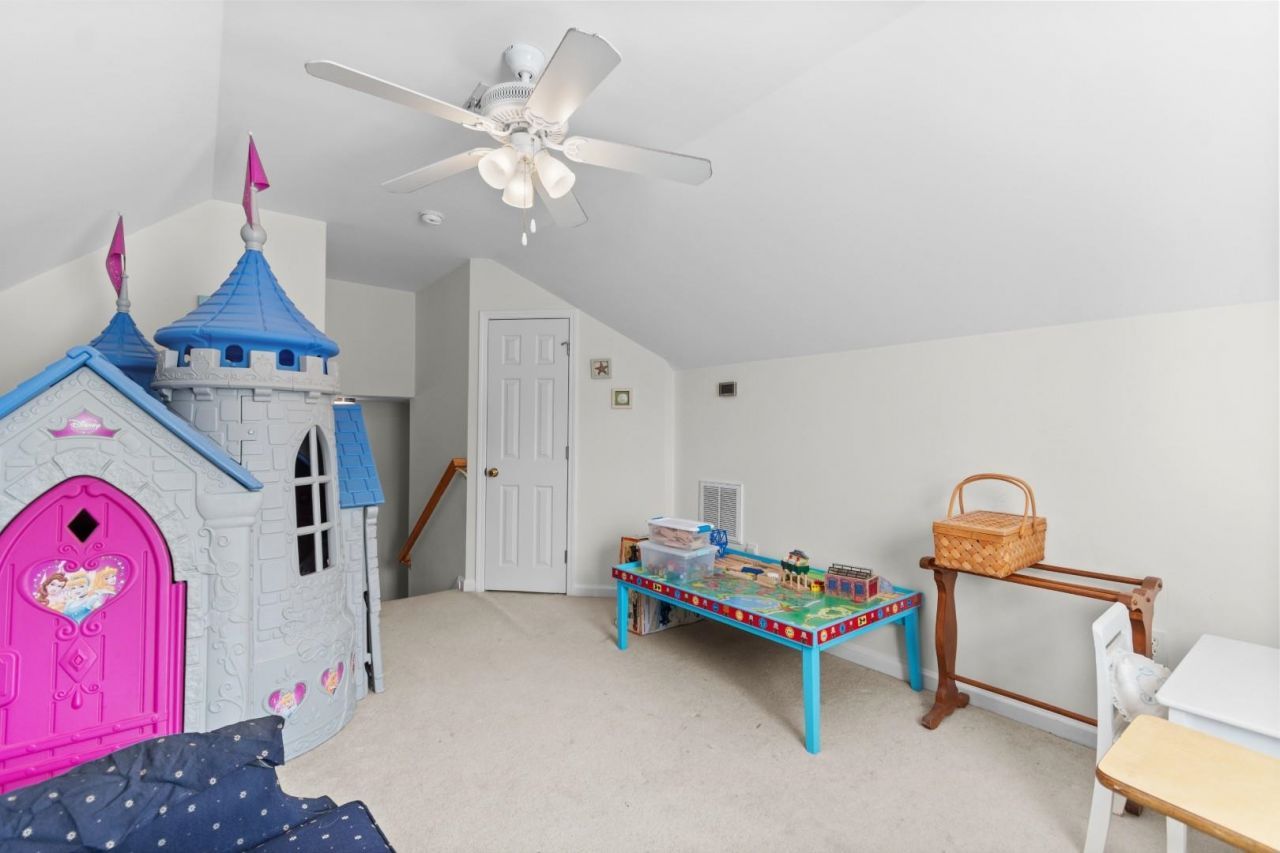 146 Seville Dr. Photo 27