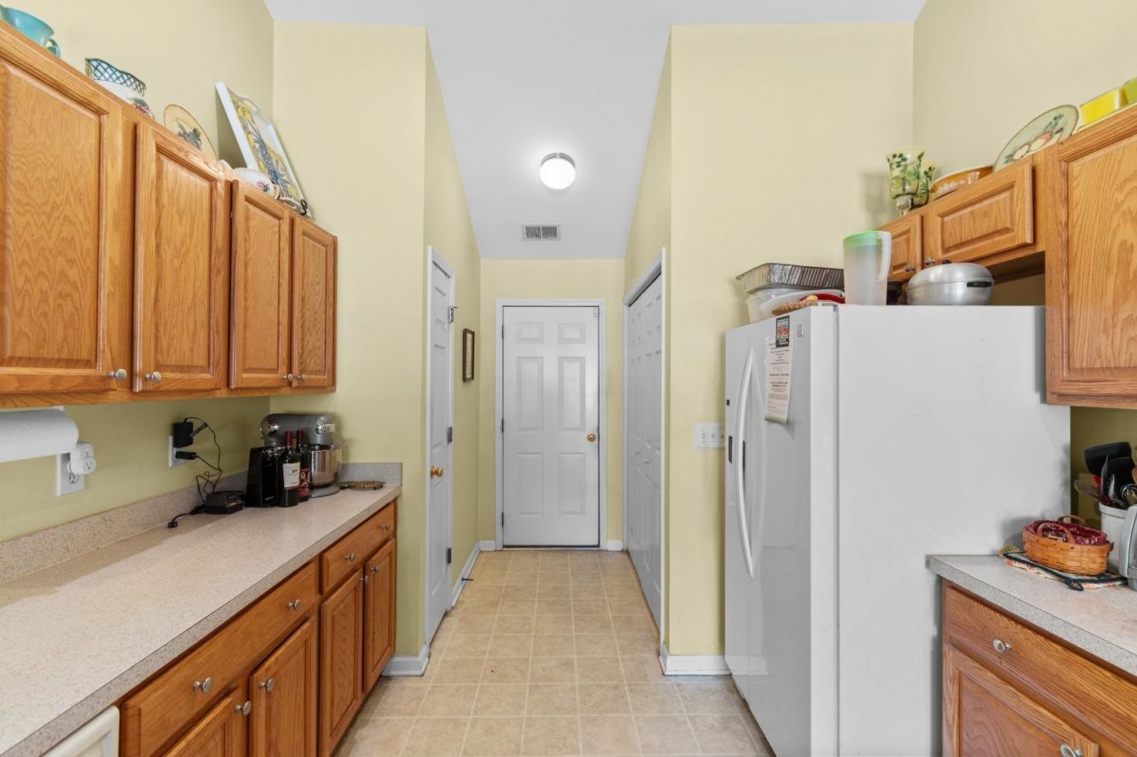 146 Seville Dr. Photo 4