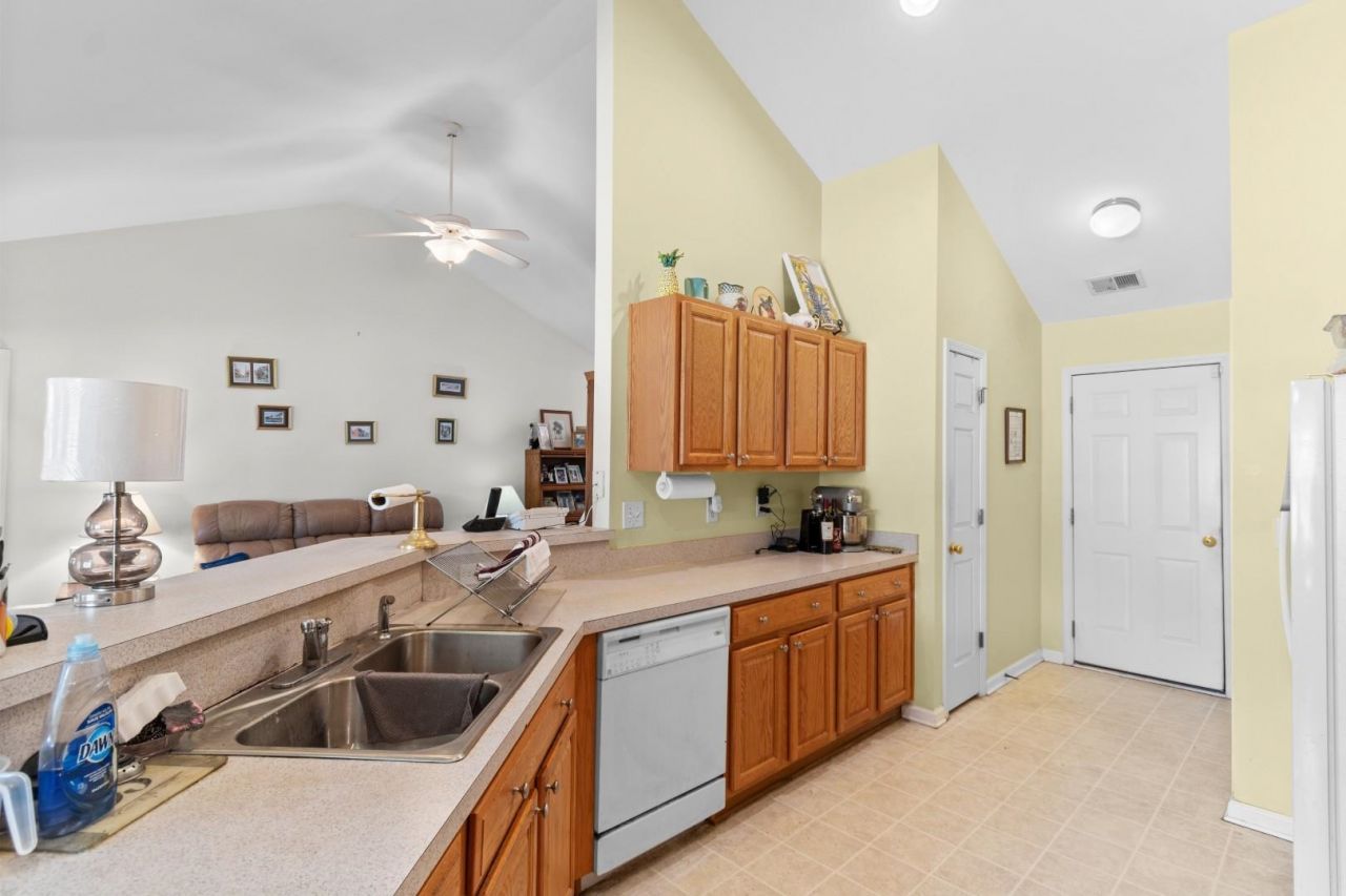 146 Seville Dr. Photo 5