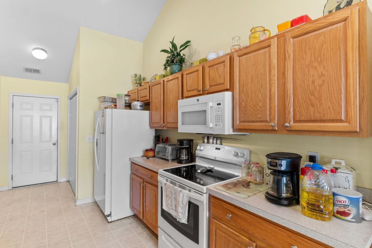 146 Seville Dr. Photo 6