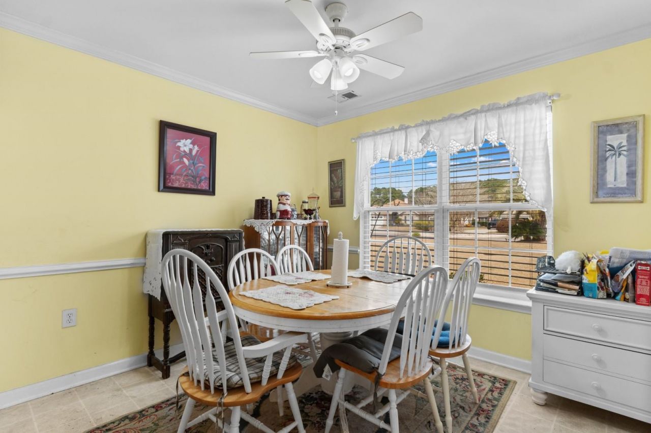 146 Seville Dr. Photo 9