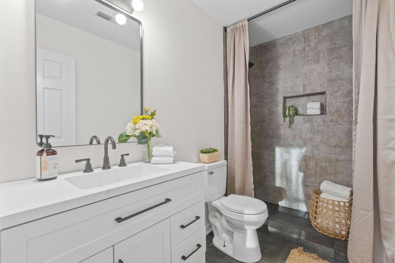 115 Broken Trail Photo 34