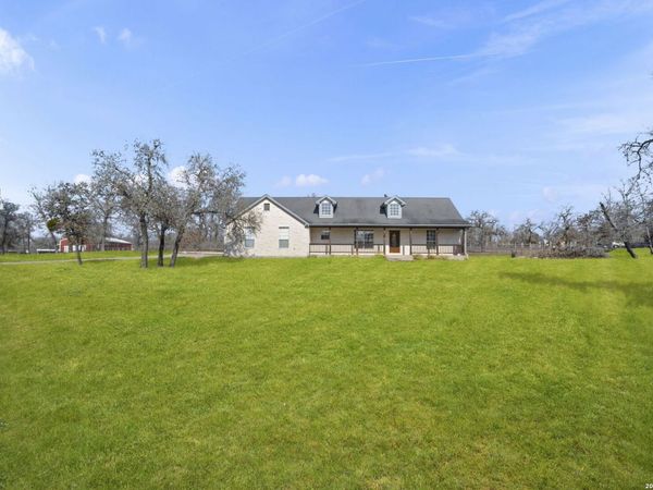 11560 Fm 775, Floresville, TX 78114