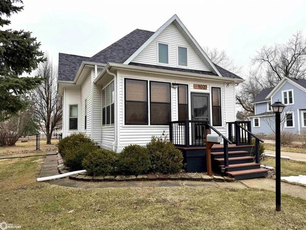 1027 Summer Street, Grinnell, IA 50112