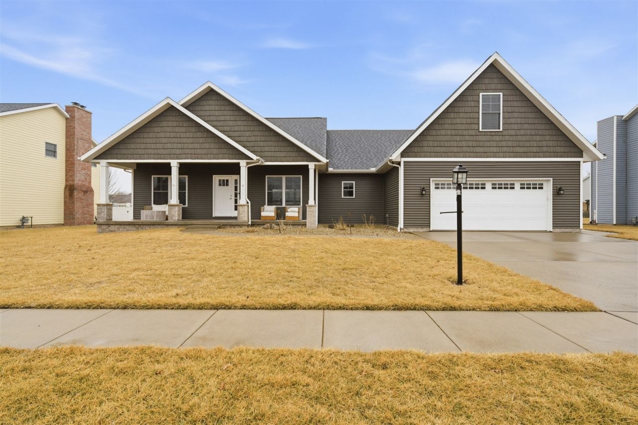 404 Victoria Drive, Washington, IL 61571 Main Photo