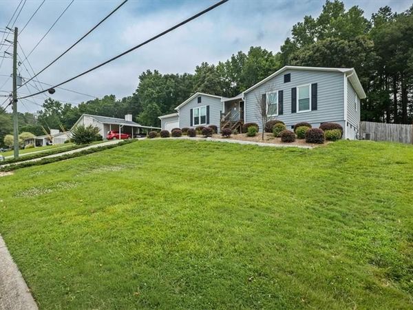 2711 Bluffton Road , Buford, GA 30519