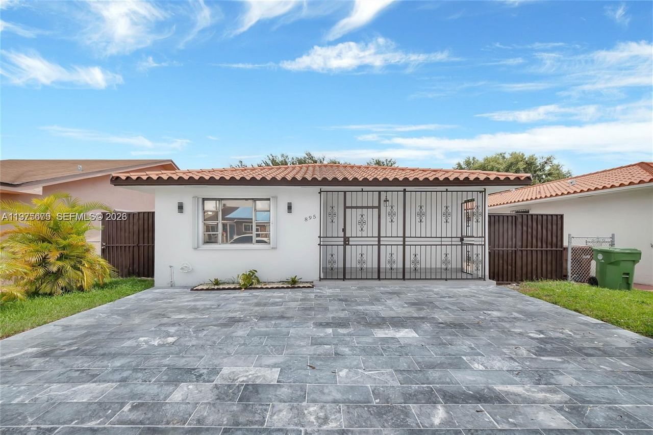 895 W 39th Pl , Unit 1, Hialeah, FL 33012 Photo