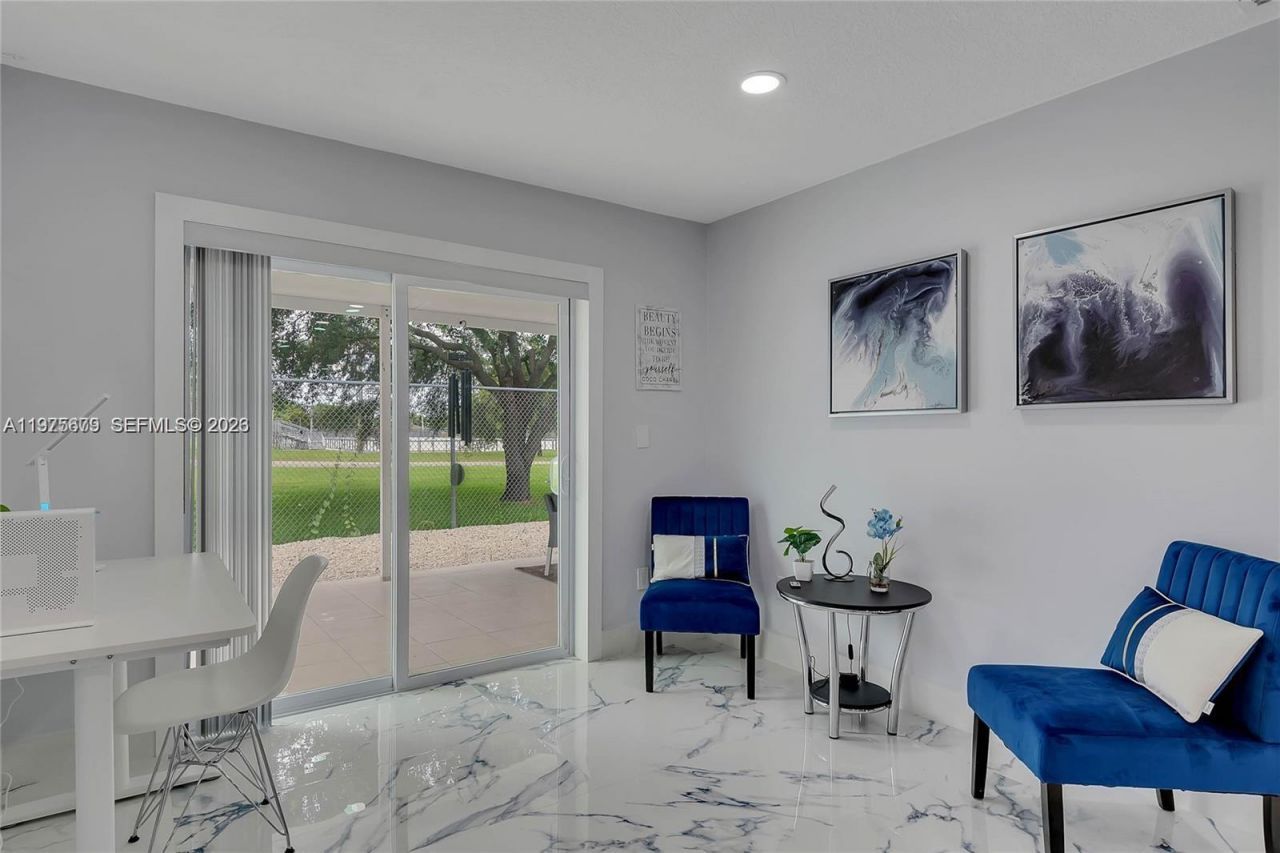 895 W 39th Pl , Unit 1, Hialeah, FL 33012 Photo