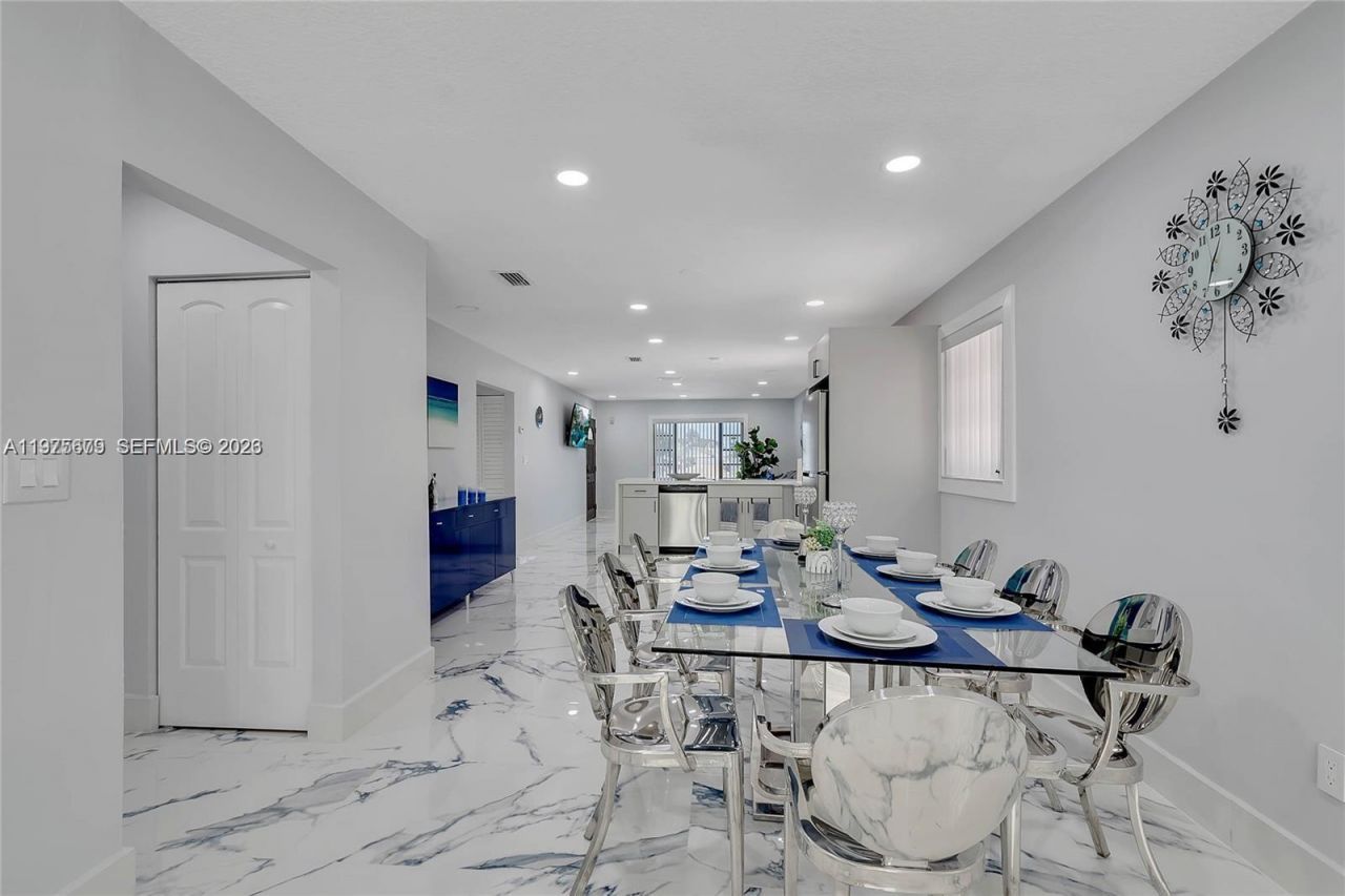 895 W 39th Pl , Unit 1, Hialeah, FL 33012 Photo