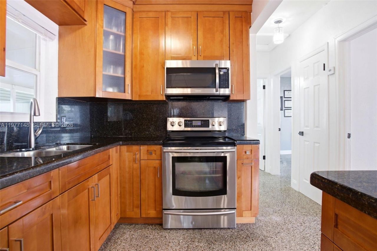 1455 NE 180th St , North Miami Beach, FL 33162 Photo