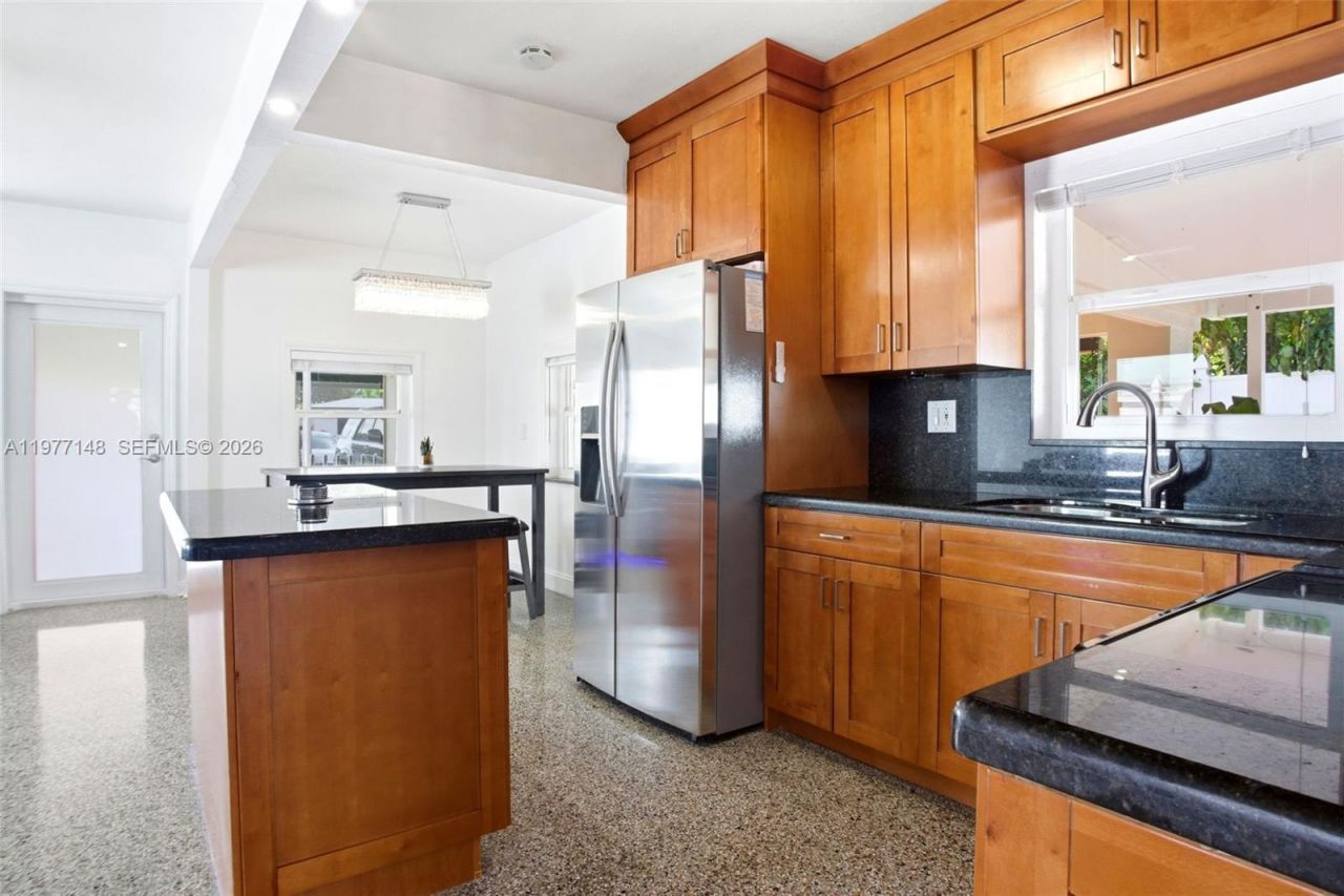 1455 NE 180th St , North Miami Beach, FL 33162 Photo