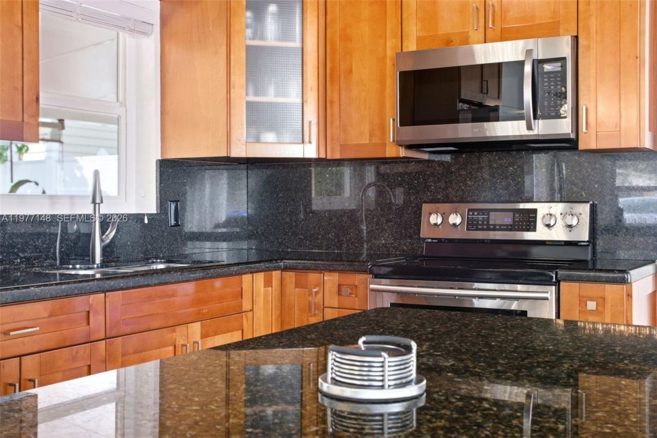 1455 NE 180th St , North Miami Beach, FL 33162 Photo