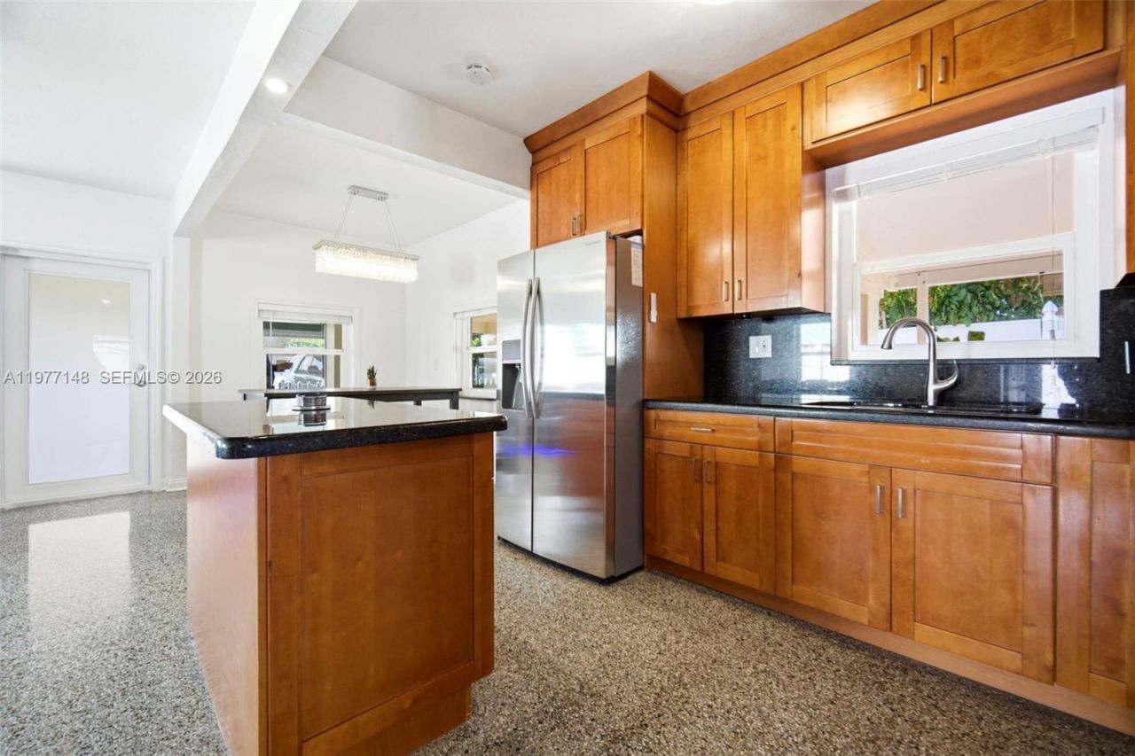 1455 NE 180th St , North Miami Beach, FL 33162 Photo