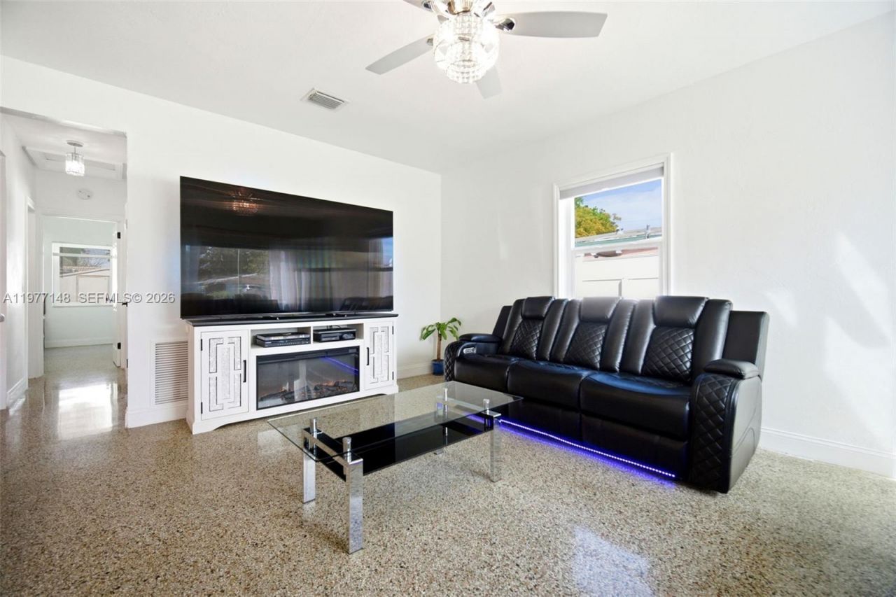 1455 NE 180th St , North Miami Beach, FL 33162 Photo