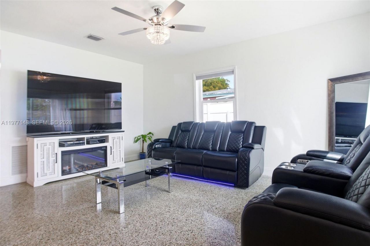 1455 NE 180th St , North Miami Beach, FL 33162 Photo