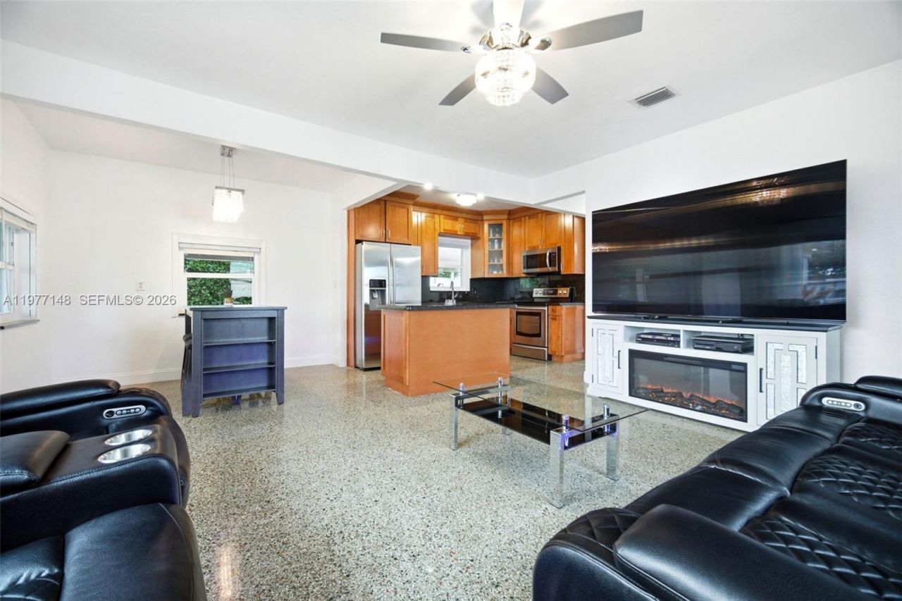 1455 NE 180th St , North Miami Beach, FL 33162 Photo