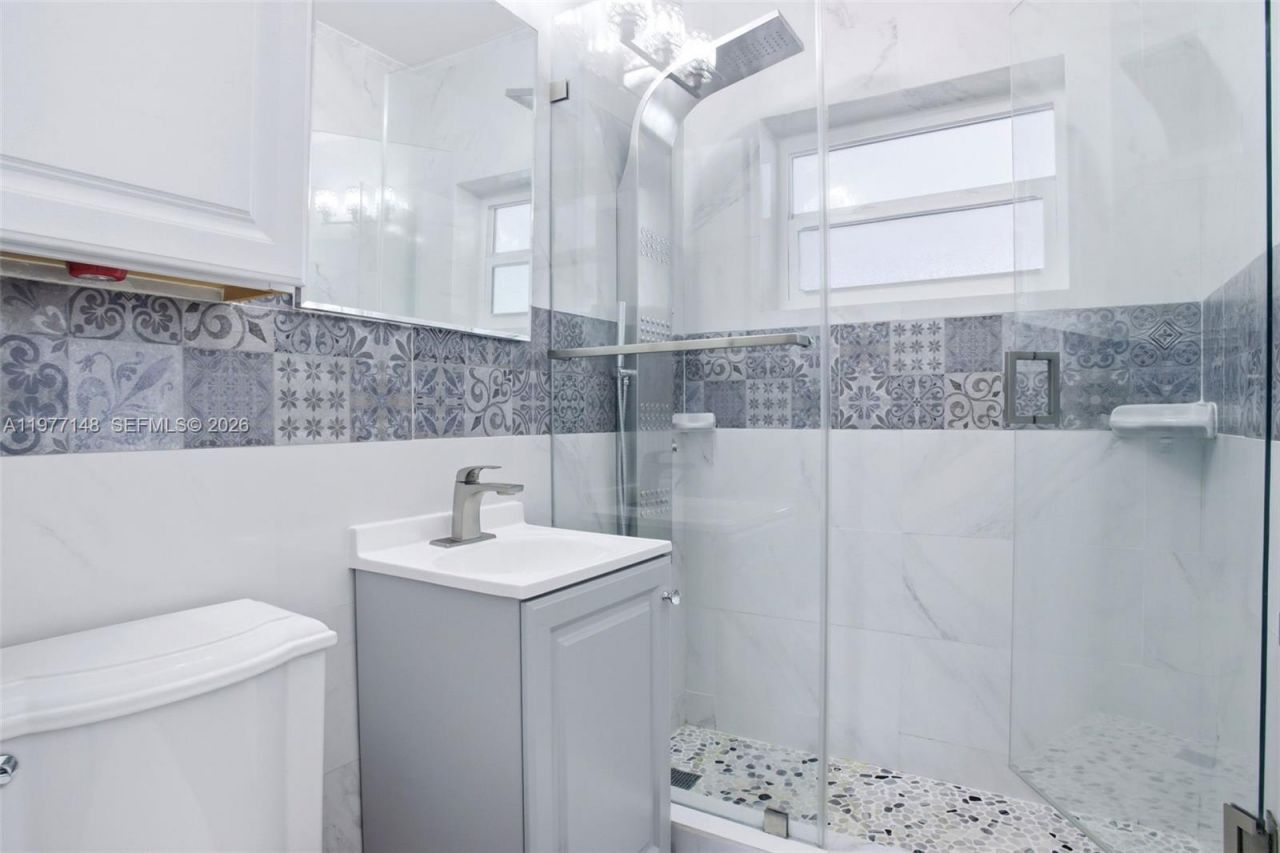 1455 NE 180th St , North Miami Beach, FL 33162 Photo