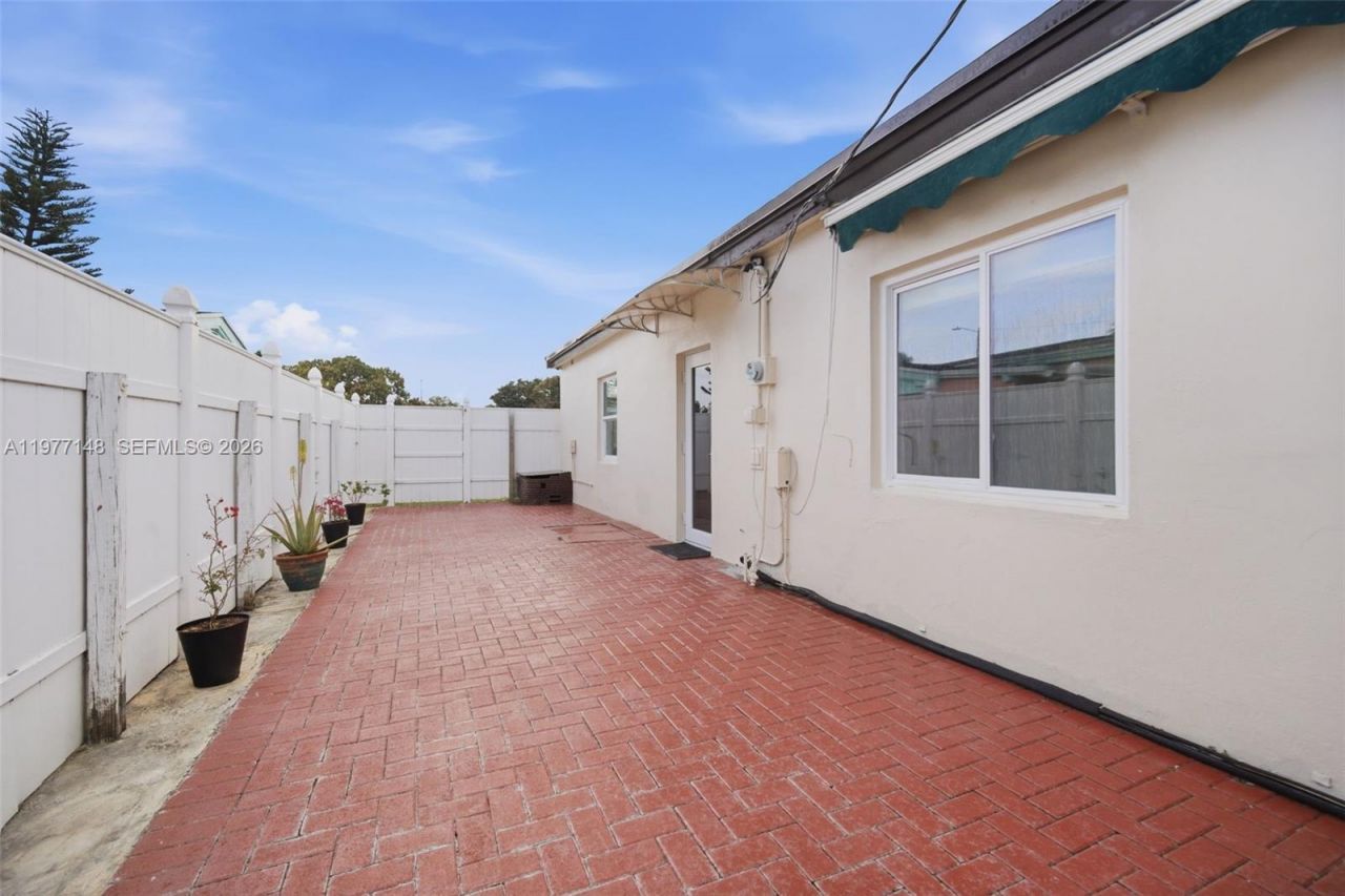 1455 NE 180th St , North Miami Beach, FL 33162 Photo