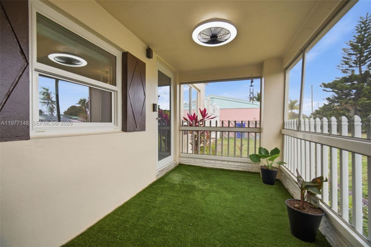 1455 NE 180th St , North Miami Beach, FL 33162 Photo