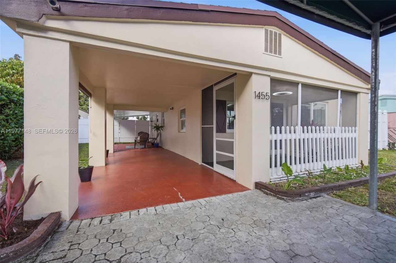 1455 NE 180th St , North Miami Beach, FL 33162 Photo