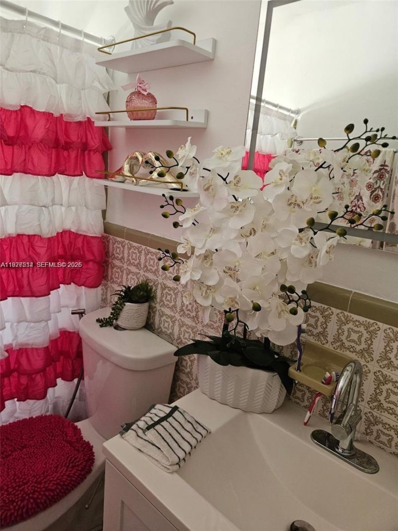 1434 NW 2nd St , Unit 8, Miami, FL 33125 Photo