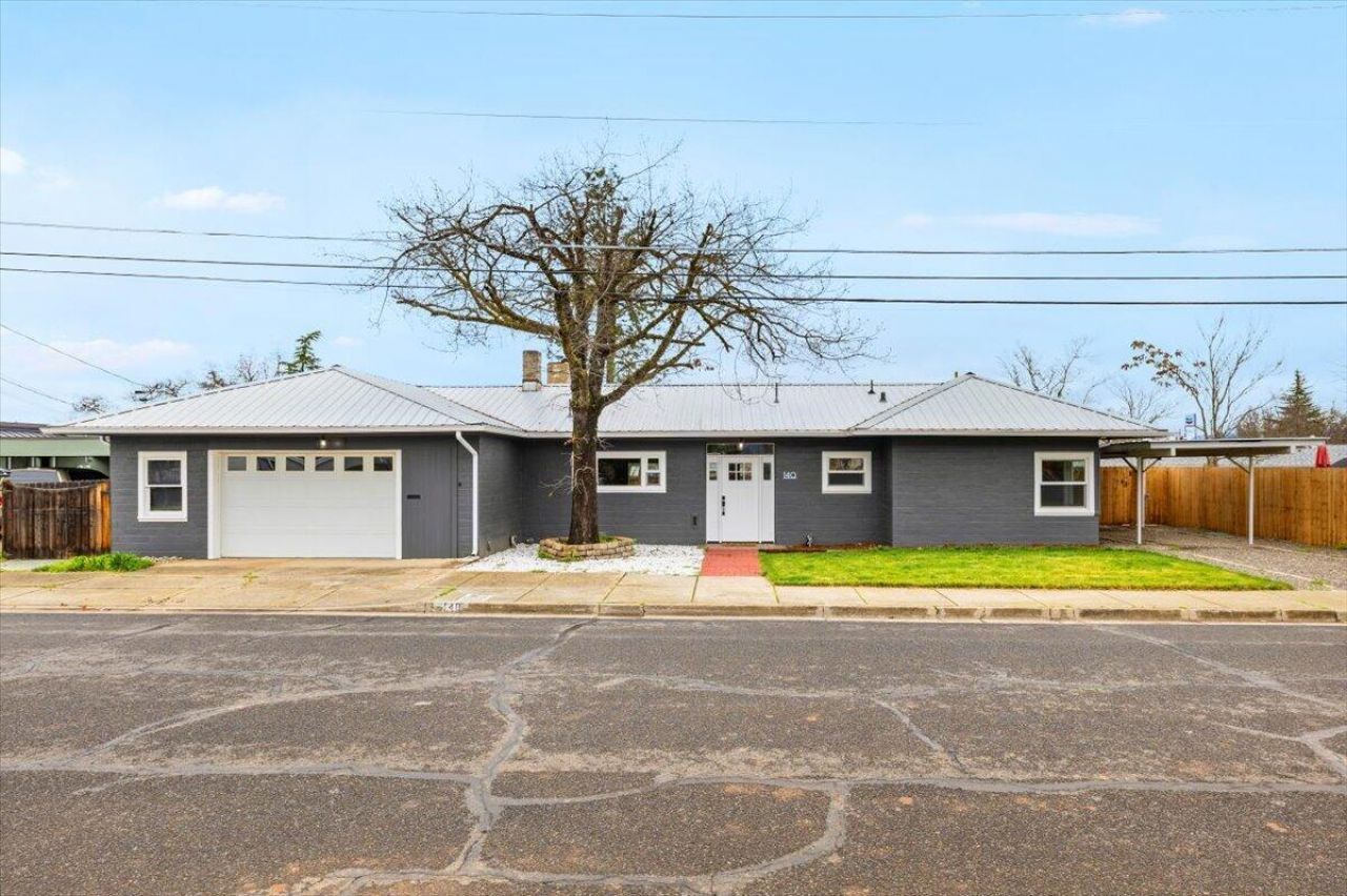 140 N 8th Street, Central Point, OR 97502 Main Photo