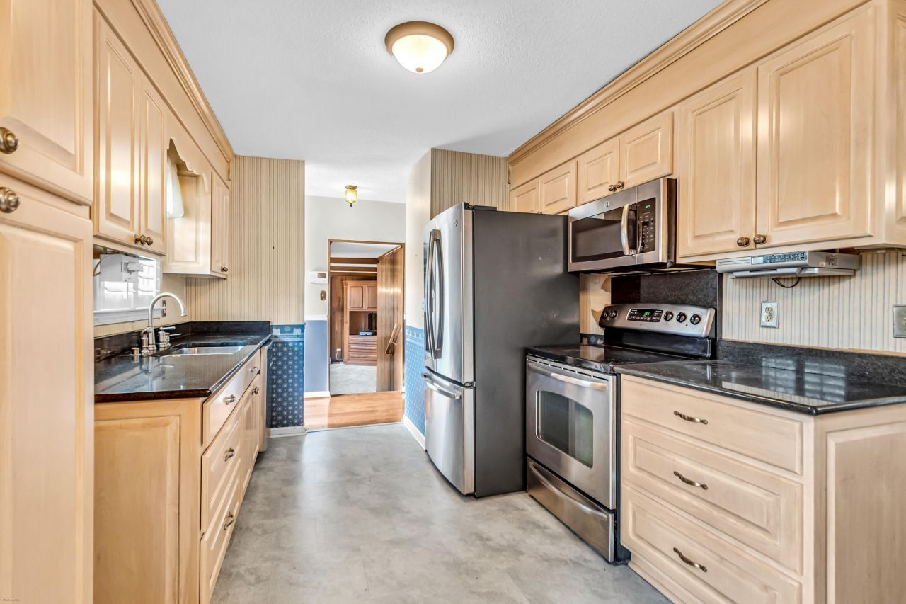 14 Huguenot Avenue Photo 17