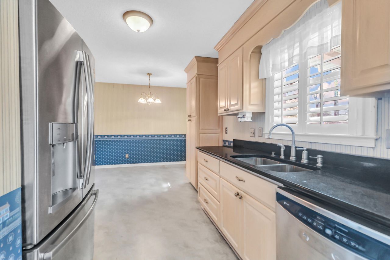 14 Huguenot Avenue Photo 18