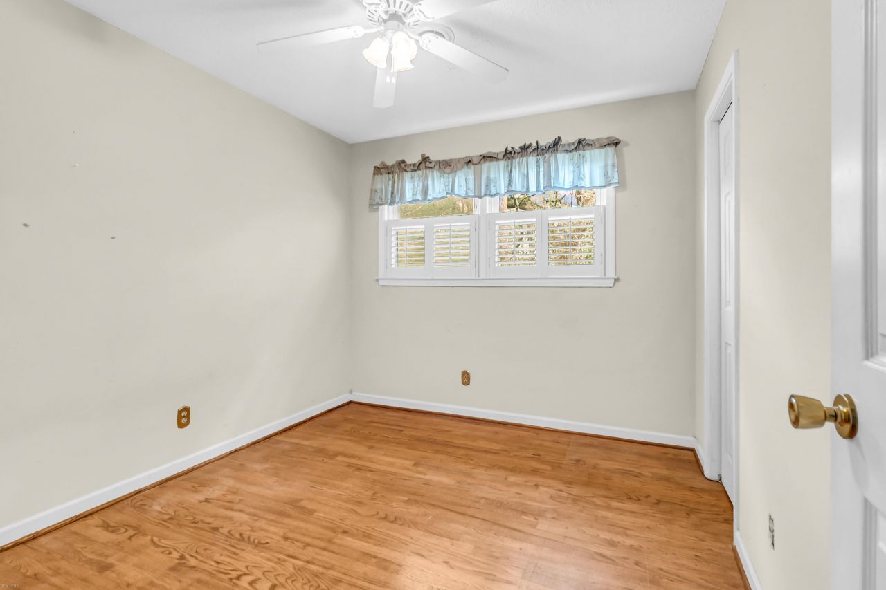 14 Huguenot Avenue Photo 33