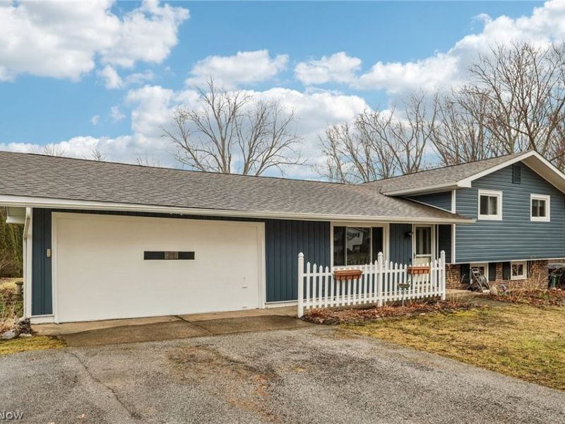 140 Parkhall Drive, Painesville Township, OH 44077 Photo 2