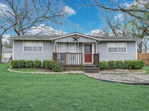 205 W Latimer Street, Ennis, TX 75119