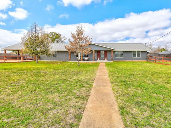109 High Gabriel DR, Leander, TX 78641