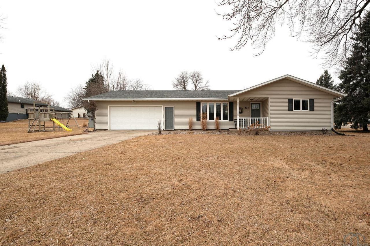 331 6th Avenue Se, Sioux Center, IA 51250 Main Photo