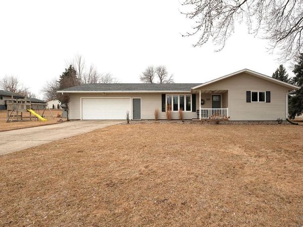 331 6th Avenue SE, Sioux Center, IA 51250