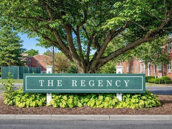 121 Regency Park Dr, Unit 121, Agawam, MA 01001