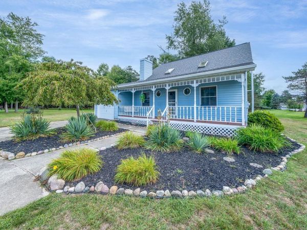 10197 Royal Road E, Canadian Lakes, MI 49346