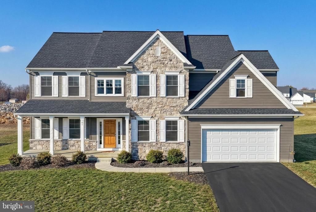 102 Berkshire Drive, Carlisle, PA 17015 Main Photo