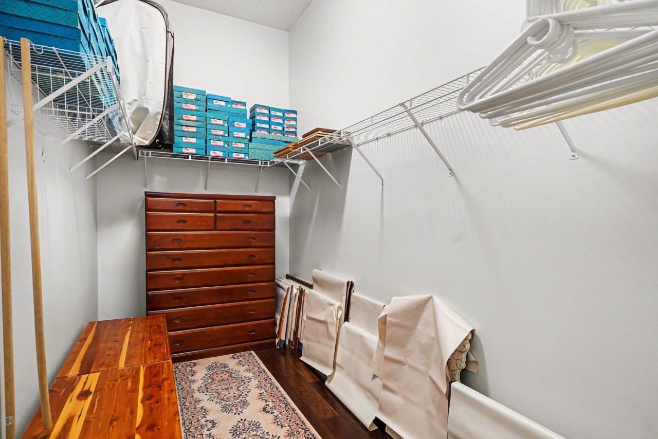 728 Camden Circle Photo 15