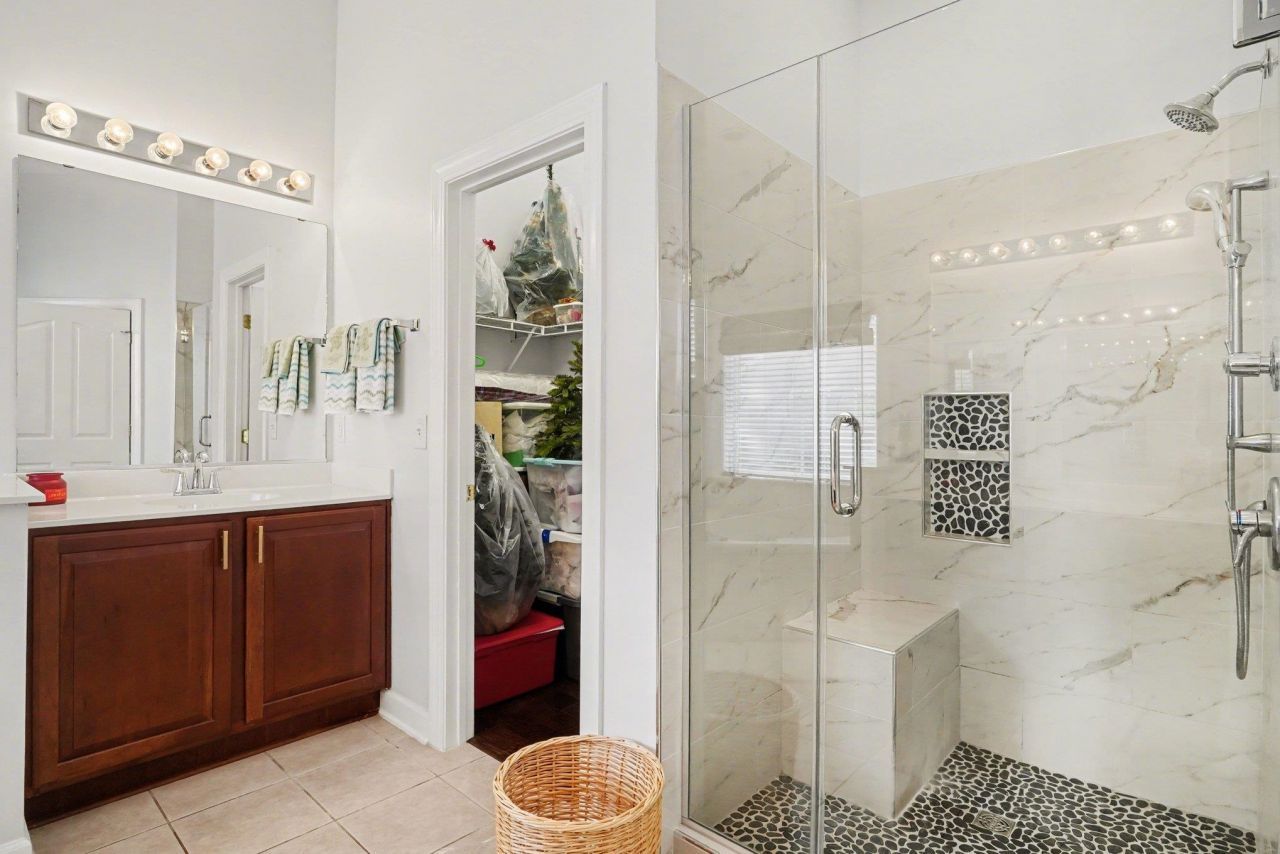 728 Camden Circle Photo 17