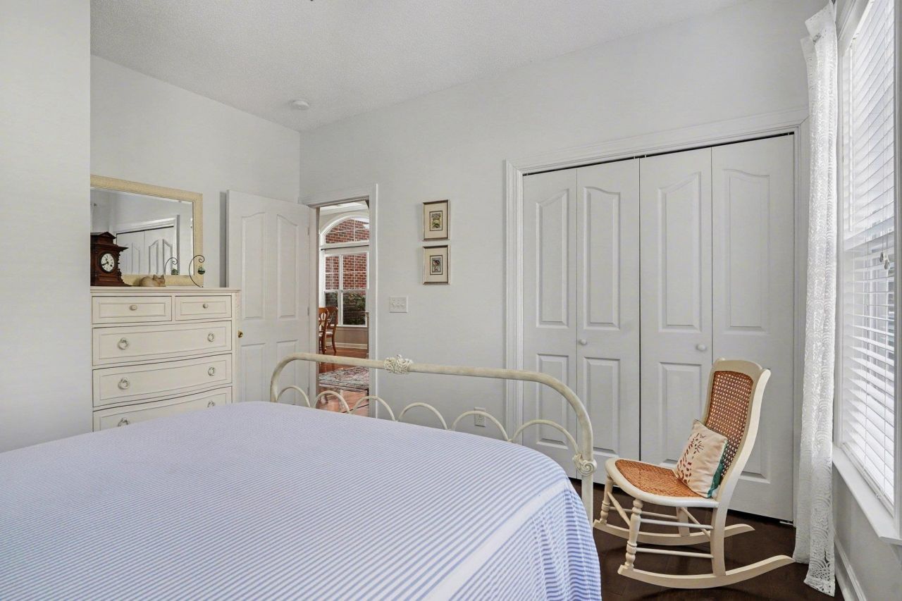 728 Camden Circle Photo 19